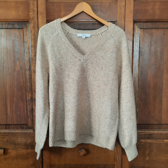 🛍 Loft Shimmer Stitch V-neck Sweater Tan Gold Metallic Knit 601906 Size Medium - Picture 2 of 13